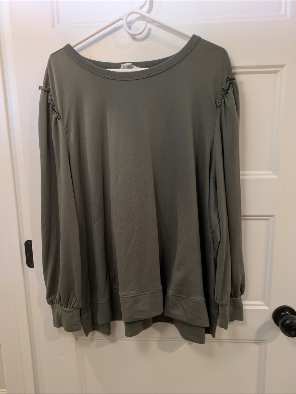 🔴 3/$15   Relaxed Olive Green Long Sleeve Ruffle Shoulder Top